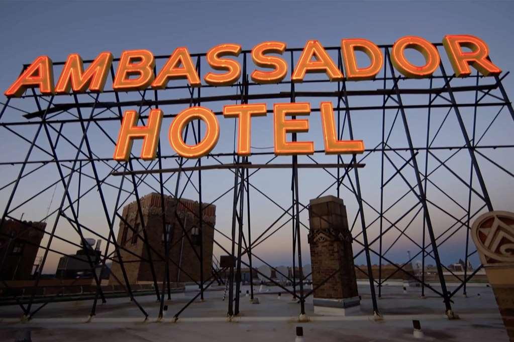 Ambassador Hotel Milwaukee Buitenkant foto
